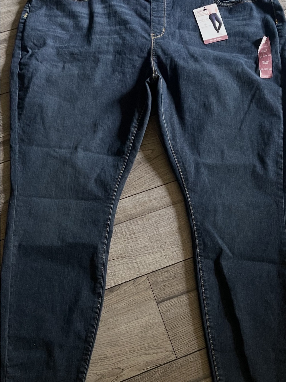 Levi Signature Women’s Dark Blue Stretch Jeans NWT
